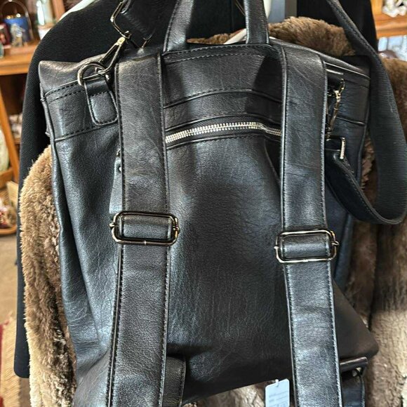 BLACK LEATHER BACKPACK - Picture 3 of 5